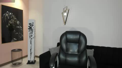 Lizzi  online show from February 23, 8:41 pm