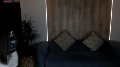 Snapshot of lizzhamilton_ chatting on December 30, 11:06 pm Lizzi online show from December 30, 11:06 pm
