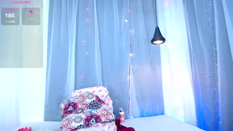 Lizzy hairy pussy online show from January 9, 5:13 am