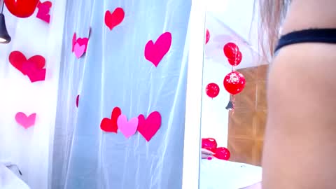 Lizzy hairy pussy online show from February 17, 9:54 pm