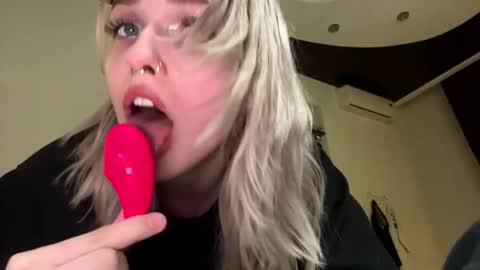 lllallllallla online show from January 22, 10:06 pm