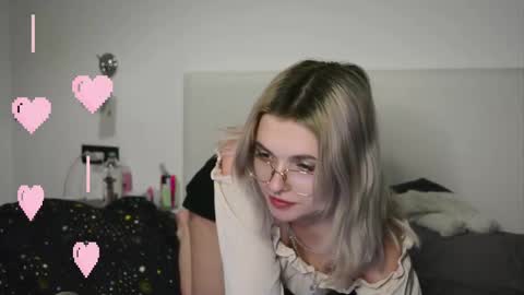 lllallllallla online show from February 14, 8:59 pm