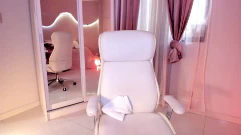 Snapshot of lm_kloeeh chatting on March 11, 2:21 am Kloe see you 28-11 to celebrate my birthday online show from March 11, 2:21 am