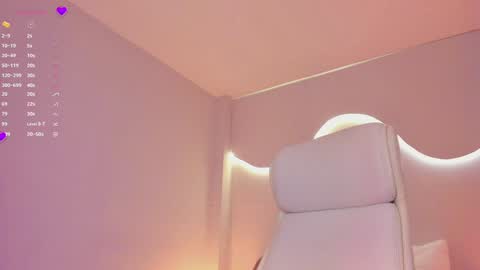 Snapshot of lm_kloeeh chatting on January 25, 10:28 pm Kloe see you 28-11 to celebrate my birthday online show from January 25, 10:28 pm