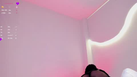 Snapshot of lm_kloeeh chatting on February 7, 12:09 am Kloe see you 28-11 to celebrate my birthday online show from February 7, 12:09 am