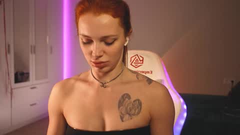 Snapshot of loisjo chatting on September 13, 7:22 pm LoisVacation time online show from September 13, 7:22 pm