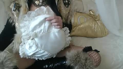 Lilu online show from April 25, 1:41 pm