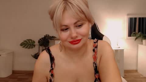  Lola  online show from February 12, 10:39 am