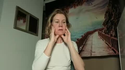 lola_belgium online show from April 21, 5:47 am