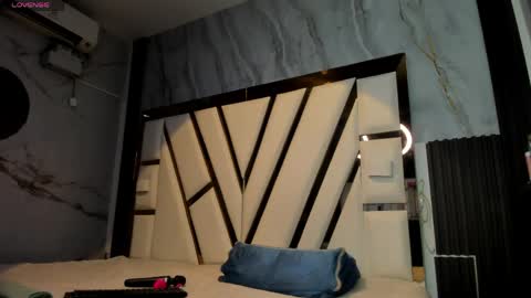 Lola online show from April 21, 11:39 am