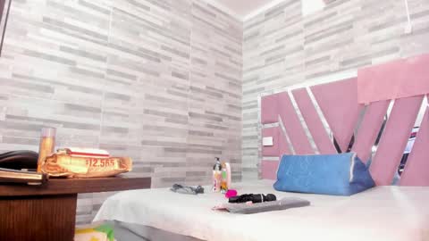 Snapshot of lola_hornei chatting on February 9, 11:58 am Lola online show from February 9, 11:58 am