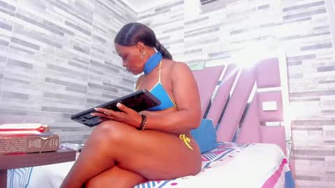 Snapshot of lola_hornei chatting on December 30, 11:15 am Lola online show from December 30, 11:15 am