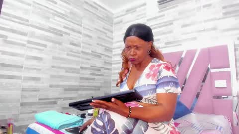 Snapshot of lola_hornei chatting on February 22, 11:35 am Lola online show from February 22, 11:35 am