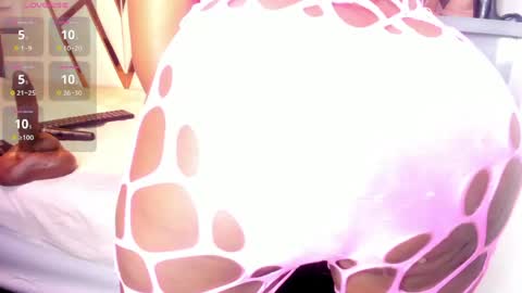 Lola online show from April 25, 12:41 pm