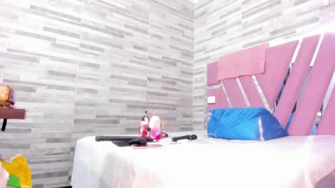 Snapshot of lola_hornei chatting on March 5, 11:17 am Lola online show from March 5, 11:17 am
