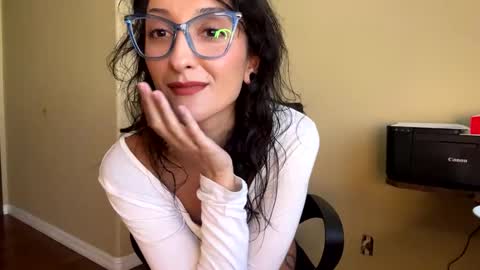 Snapshot of lola_la_lita chatting on October 3, 6:24 pm lola_la_lita online show from October 3, 6:24 pm