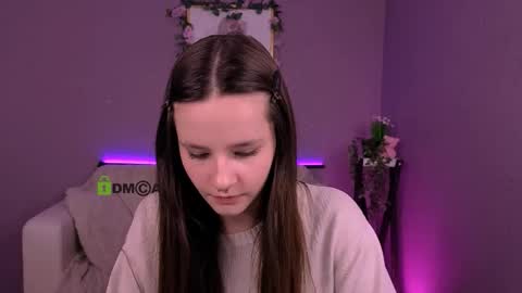 lola_shyy online show from March 7, 10:33 am