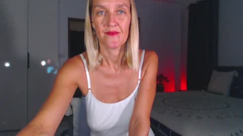 Lola online show from April 4, 12:59 pm