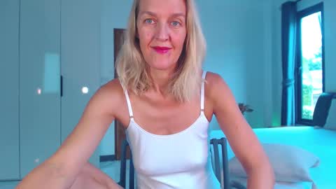 Lola online show from February 18, 2:10 am