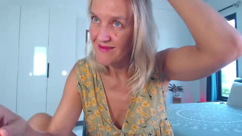 Lola online show from April 21, 8:21 am