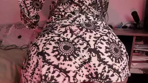 Snapshot of lolaasmith_21 chatting on February 6, 10:53 pm lolaasmith_21 online show from February 6, 10:53 pm