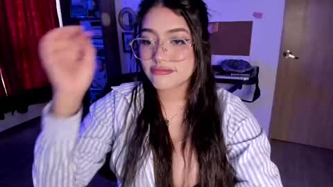 Snapshot of lolaasmith_21 chatting on October 3, 10:15 pm lolaasmith_21 online show from October 3, 10:15 pm