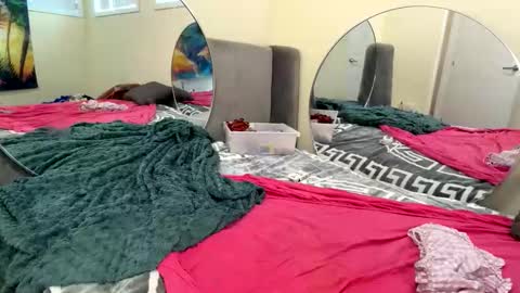 lolaflyy online show from April 7, 4:58 am