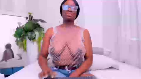 Snapshot of lolajenkiins chatting on September 26, 1:31 pm lola online show from September 26, 1:31 pm