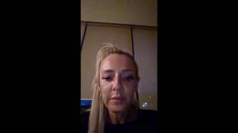 lolalicksit online show from March 12, 8:39 am