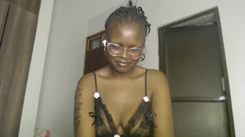 lolamia7 online show from March 11, 5:13 am