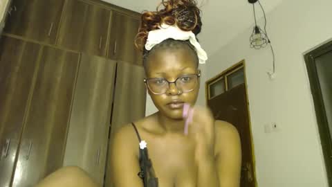 lolamia7 online show from February 23, 4:44 am