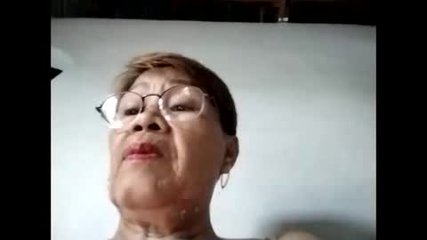 Snapshot of lolamommie chatting on October 12, 11:07 pm tey online show from October 12, 11:07 pm