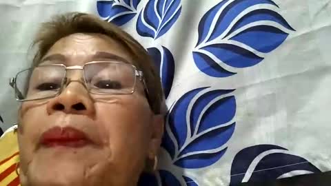 Snapshot of lolamommie chatting on January 29, 10:32 pm tey online show from January 29, 10:32 pm