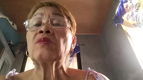 Snapshot of lolamommie chatting on January 24, 3:43 am tey online show from January 24, 3:43 am