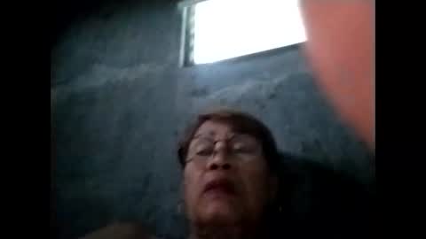 Snapshot of lolamommie chatting on October 19, 5:42 am tey online show from October 19, 5:42 am