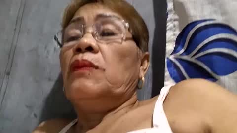 Snapshot of lolamommie chatting on February 14, 10:59 am tey online show from February 14, 10:59 am