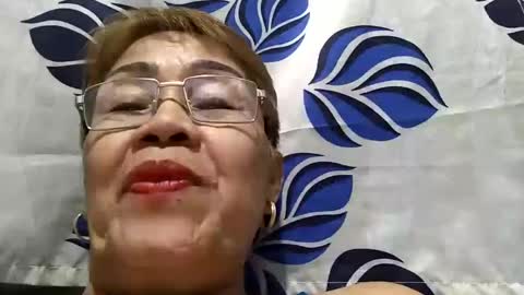 Snapshot of lolamommie chatting on February 28, 9:23 pm tey online show from February 28, 9:23 pm