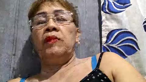 Snapshot of lolamommie chatting on March 4, 1:17 pm tey online show from March 4, 1:17 pm
