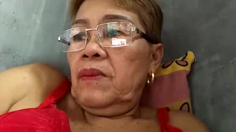 Snapshot of lolamommie chatting on January 31, 1:54 am tey online show from January 31, 1:54 am