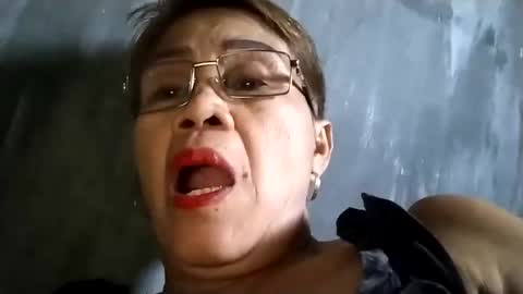 Snapshot of lolamommie chatting on February 25, 9:31 am tey online show from February 25, 9:31 am