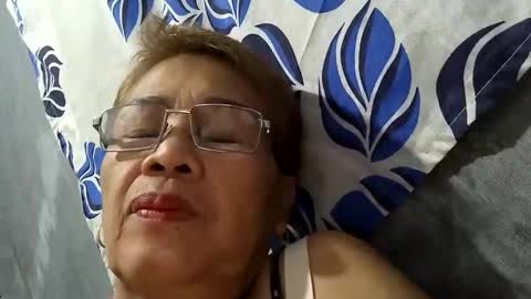 Snapshot of lolamommie chatting on January 31, 9:59 pm tey online show from January 31, 9:59 pm