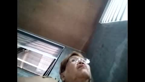Snapshot of lolamommie chatting on October 14, 8:17 am tey online show from October 14, 8:17 am