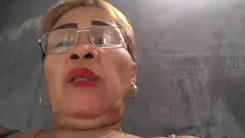 Snapshot of lolamommie chatting on February 9, 3:00 am tey online show from February 9, 3:00 am