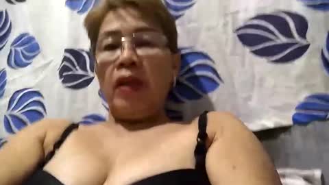 Snapshot of lolamommie chatting on March 2, 10:02 pm tey online show from March 2, 10:02 pm