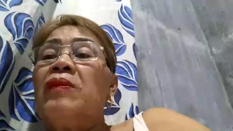 Snapshot of lolamommie chatting on February 28, 11:14 am tey online show from February 28, 11:14 am