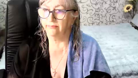 Snapshot of lolkaalyss chatting on September 21, 3:49 am LolkaAlyss online show from September 21, 3:49 am