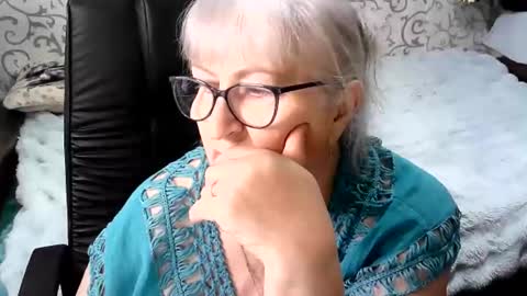 Snapshot of lolkaalyss chatting on October 9, 7:23 am LolkaAlyss online show from October 9, 7:23 am