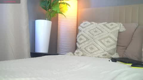 Lola online show from April 25, 1:41 pm