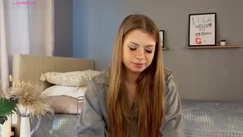 Lola online show from November 21, 8:05 am