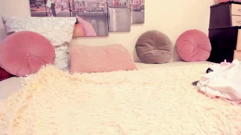 LoloMercier online show from April 12, 5:16 pm